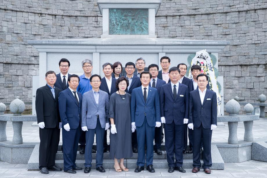 홍성열 증평군수, 충혼탐 참배