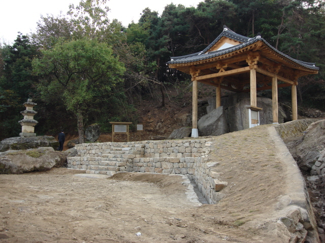 남하리사지 마애불상군 보호각 설치 완료