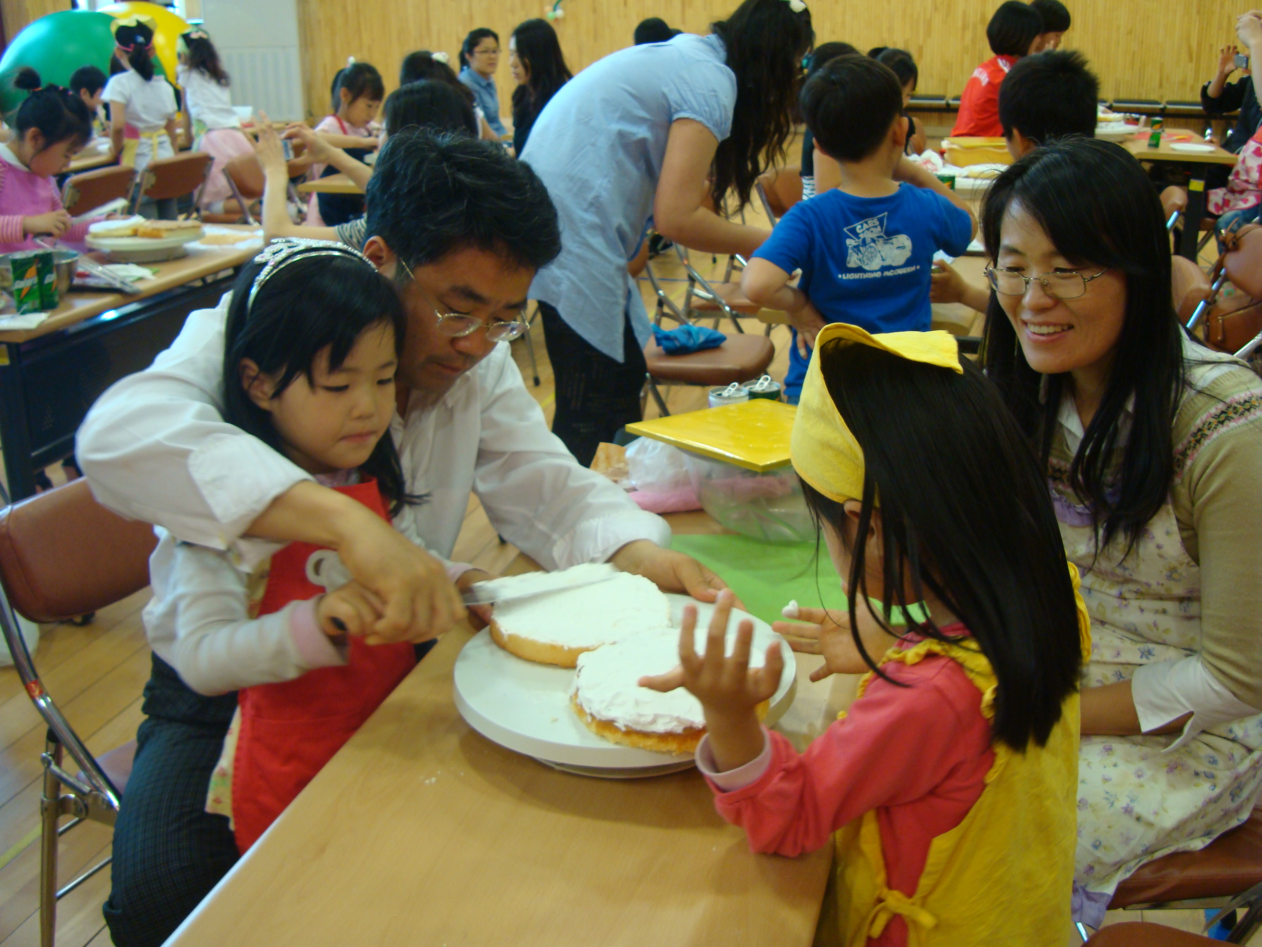 가족사랑 케익만들기 행사 열려