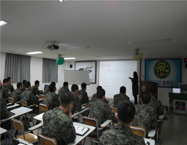 지역행복생활권 행복학습이 군인을 만나다.- 영어회화 과정 및 수화과정 수료식 가져 -